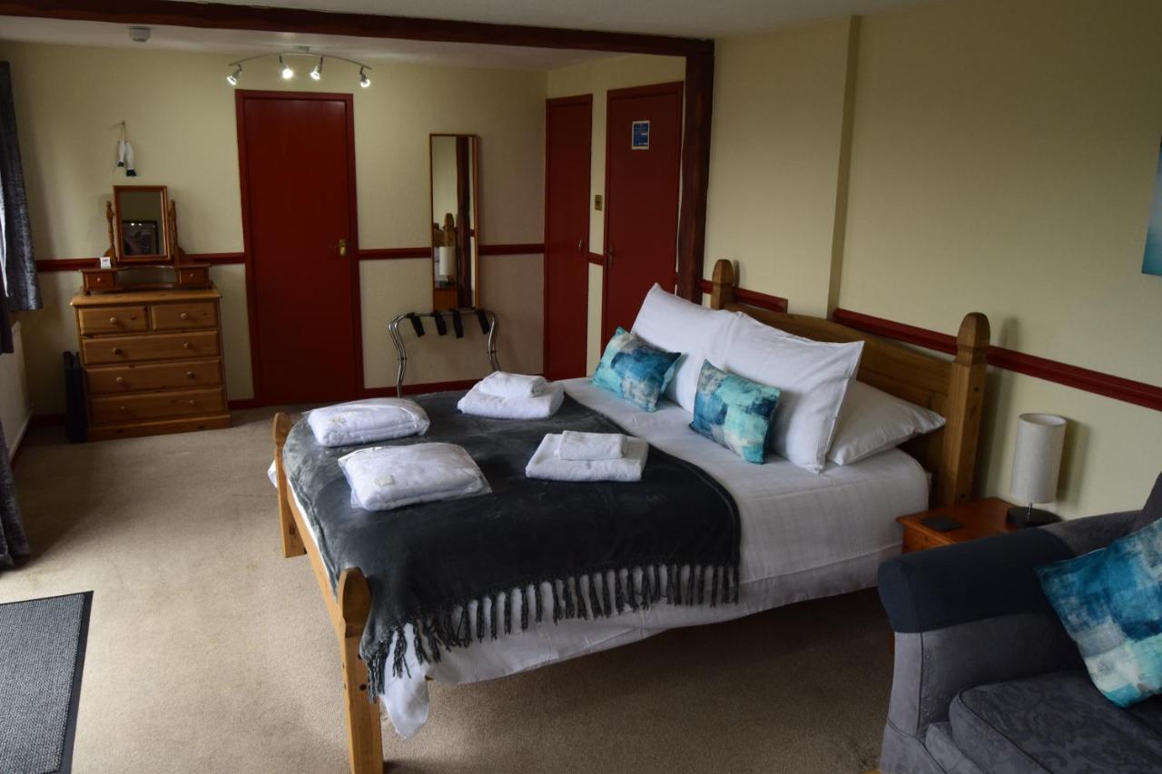 Cwmwennol Country House 손더스풋 외부 사진