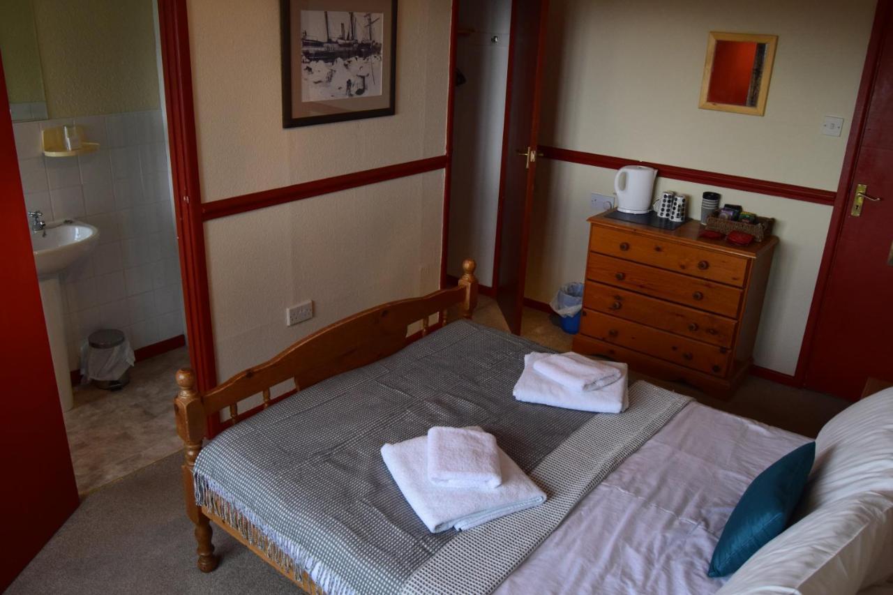Cwmwennol Country House 손더스풋 외부 사진