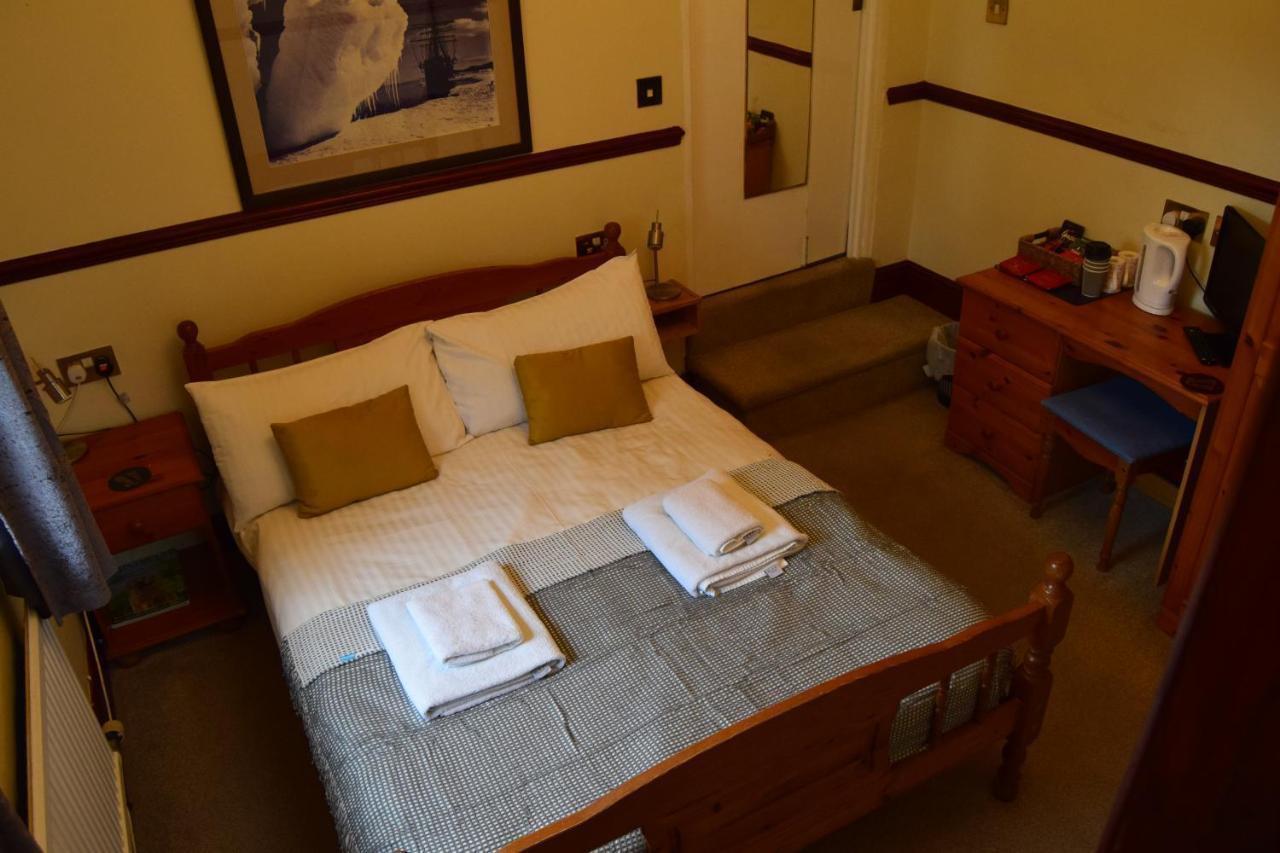 Cwmwennol Country House 손더스풋 외부 사진