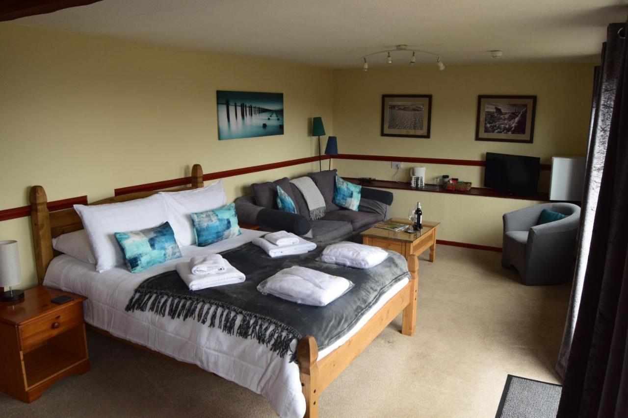 Cwmwennol Country House 손더스풋 외부 사진
