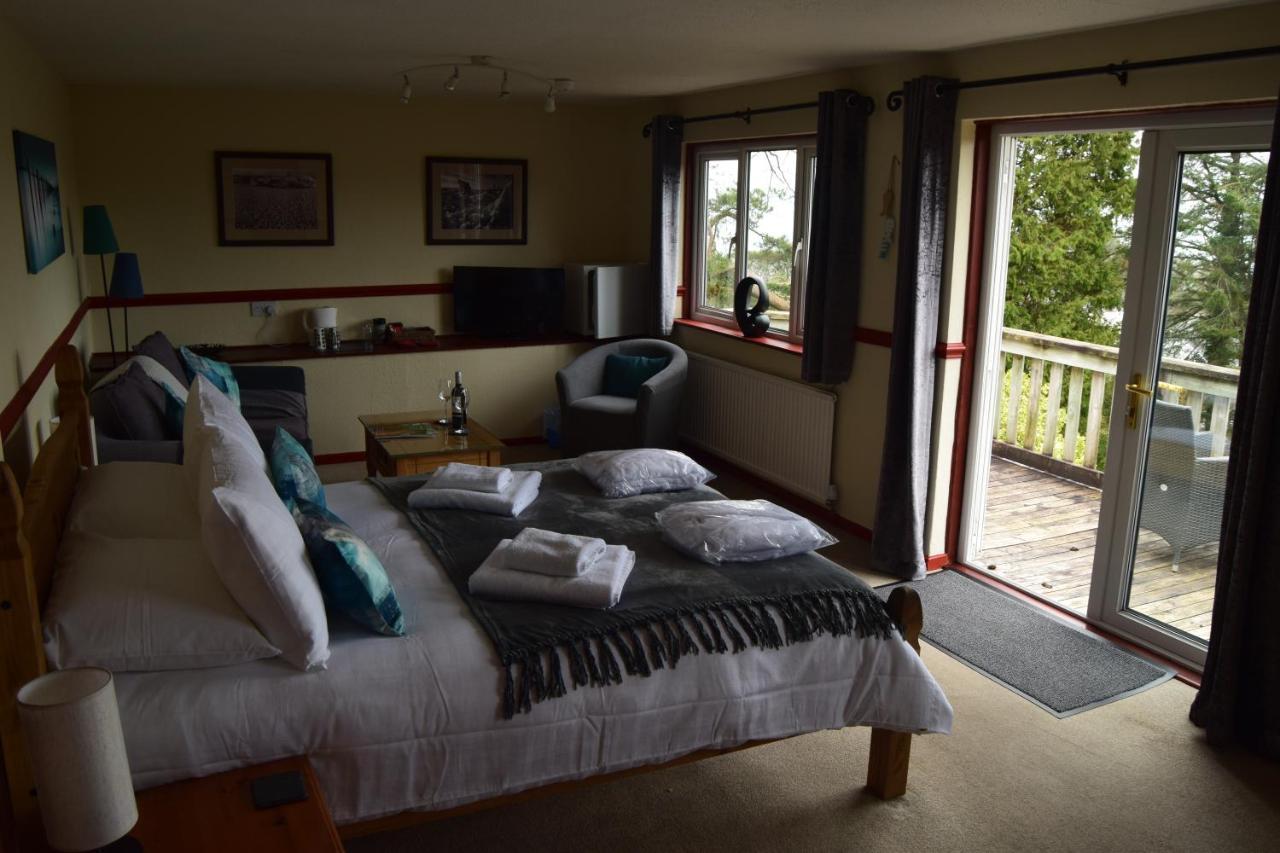 Cwmwennol Country House 손더스풋 외부 사진