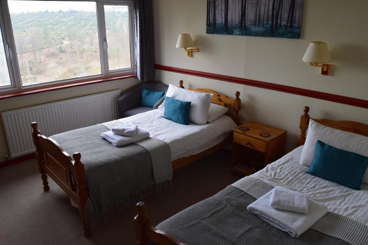 Cwmwennol Country House 손더스풋 외부 사진