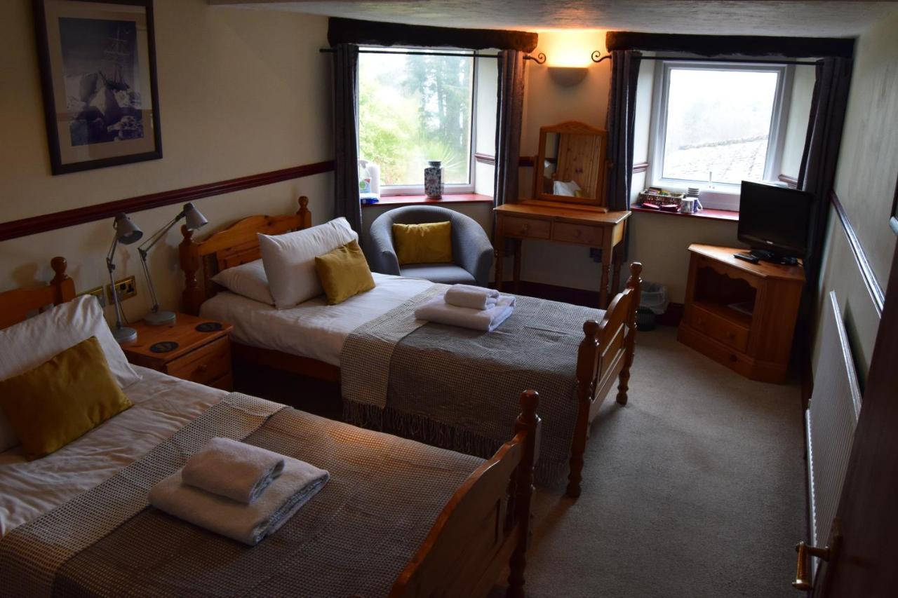 Cwmwennol Country House 손더스풋 외부 사진