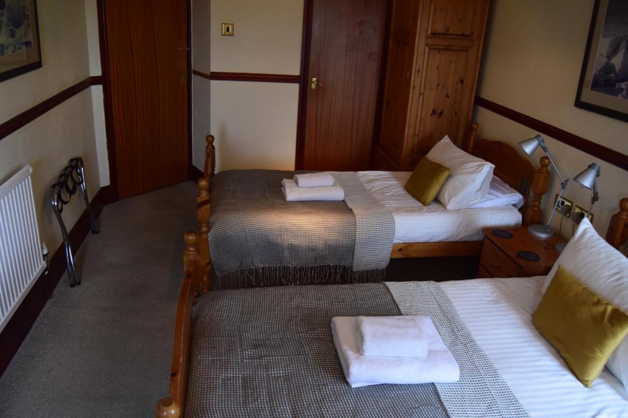 Cwmwennol Country House 손더스풋 외부 사진