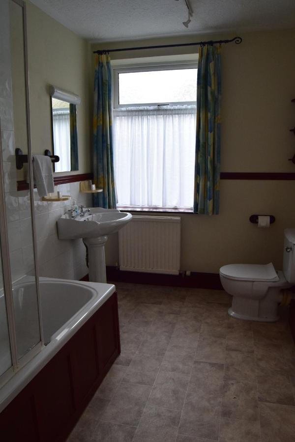 Cwmwennol Country House 손더스풋 외부 사진